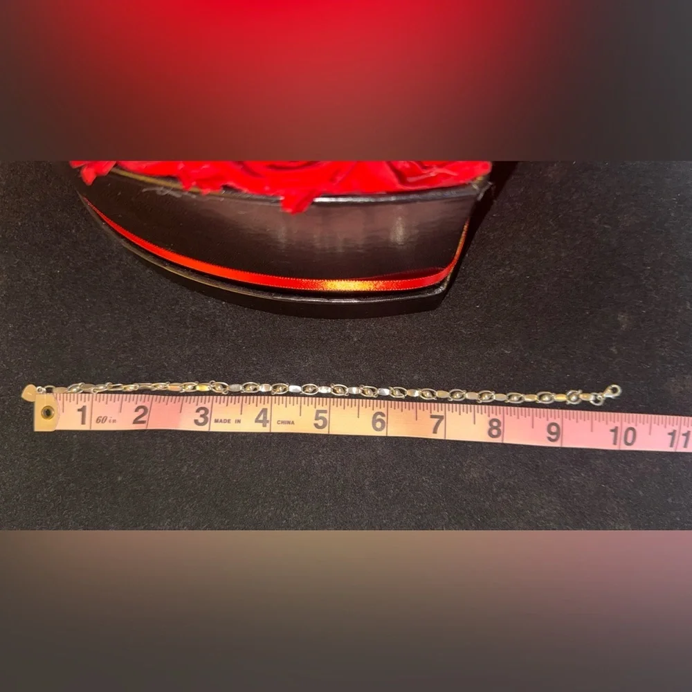 Elegant Silver Chain Bracelet - Picture 4 of 4